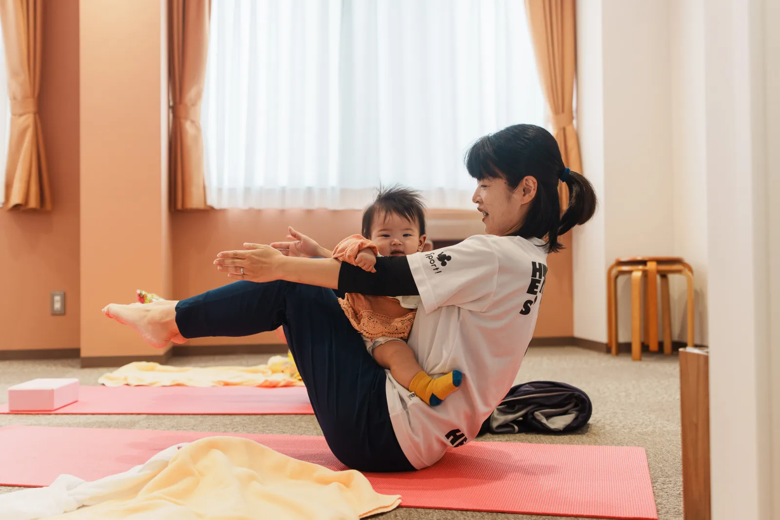 産後のリカバリーヨガ教室の様子